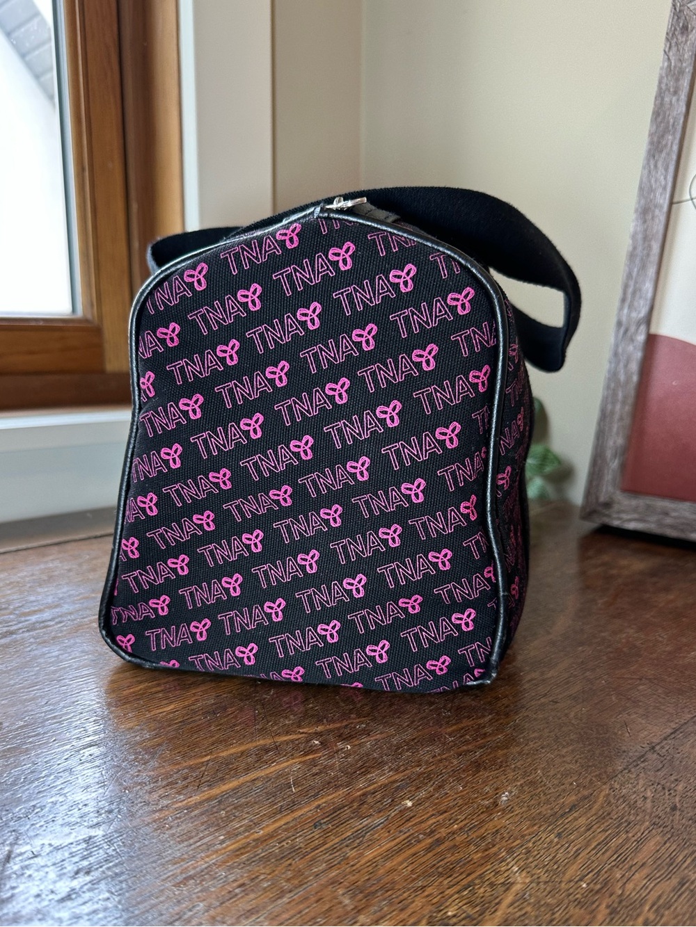 TNA Aritzia Black And Pink Canvas Sports Tote Bowler Bag With Hangtag - Picture 4 of 13